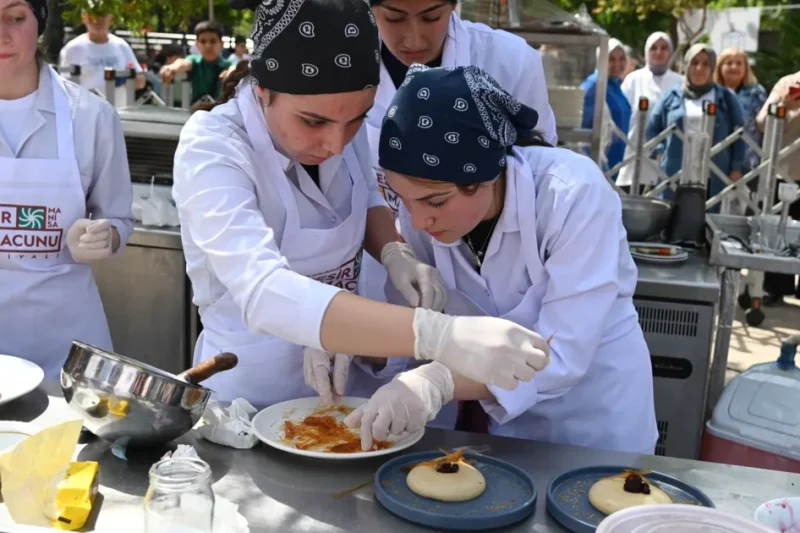 Manisa’da liseler arası yemek yarışması heyecanı
