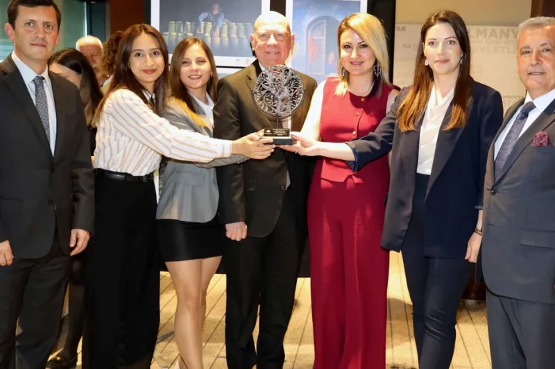 Poyraz’a ihracatın yıldızı ödülü