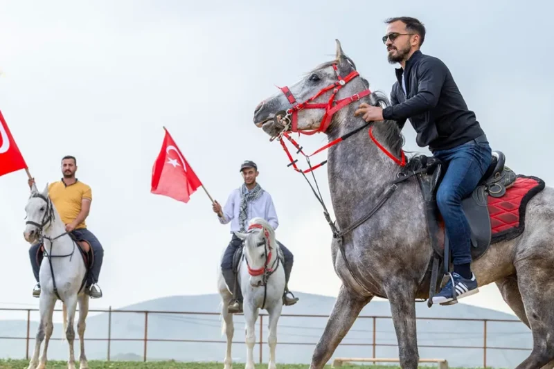 Anadolu Selçuklu Fotoğraf Derneği’nden atlı safari keyfi!