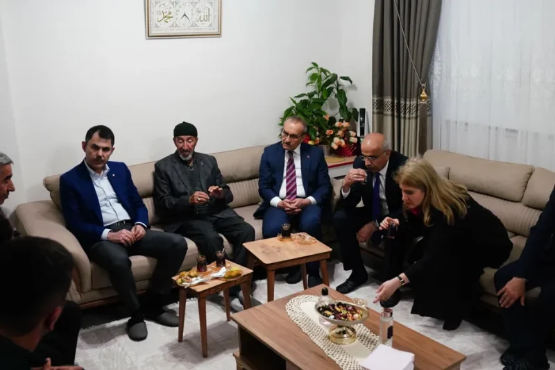 Bakan Kurum Malatya’da köy evine konuk oldu