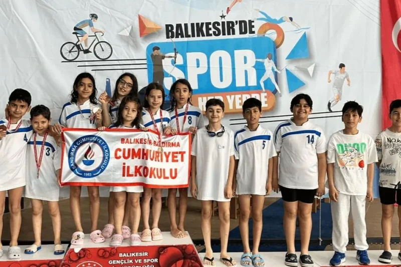 Balıkesir Büyükşehir’in minikleri madalyaları topladı