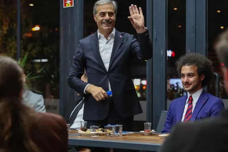 Başkan Alemdar Sakarya’da gençlerle buluştu
