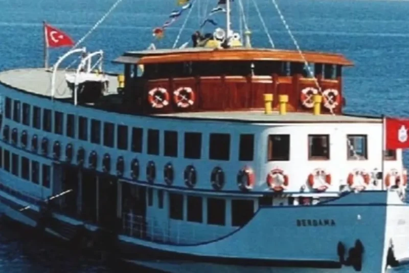 Bergama Vapuru rotasını gençler için çevirdi