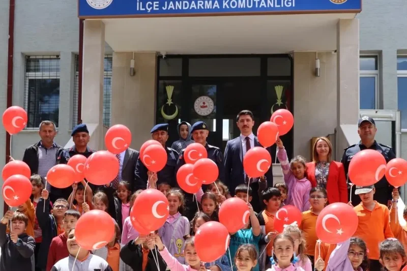 Bilecik Pazaryeri’nde 500 öğrenci Jandarma Komutanlığı’nda!