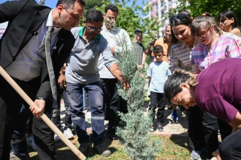 Bornova’da fidanlar toprakla buluştu