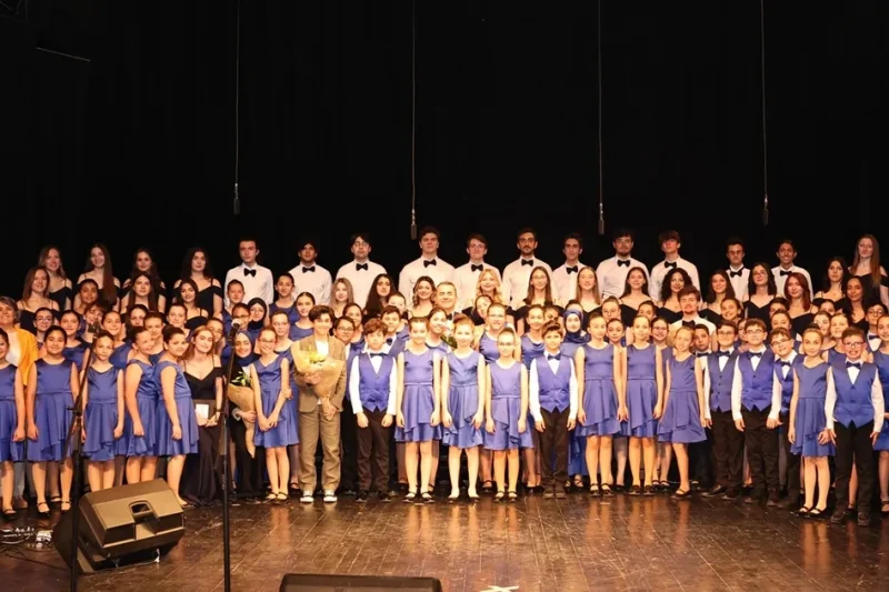 Bursa Nilüfer Çocuk ve Gençlik Koroları yıl sonu konserinde büyüledi