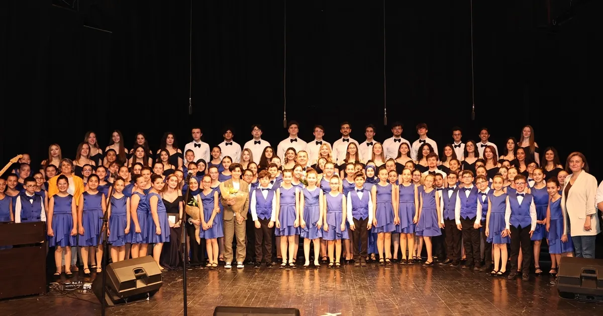 bursa-nilufer-cocuk-ve-genclik-korolari-yil-sonu-konserinde-buyuledi-QivYhjMT.webp