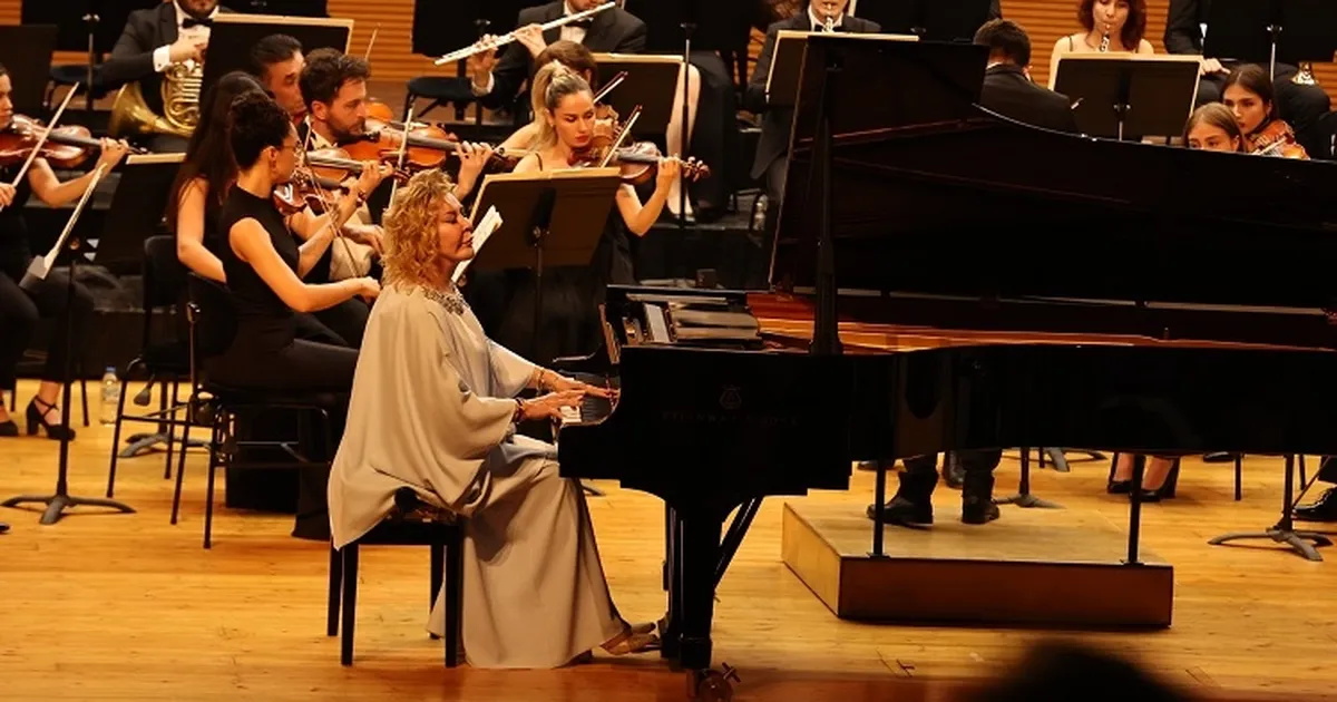 bursa-nilufer-senfoni-orkestrasi-ilk-konserinde-gulsin-onayi-agirladi-tANCFJ7z.webp