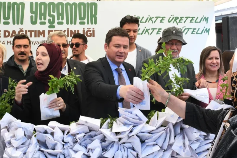 Bursa’da Osmangazi Belediyesi’nden ücretsiz fide dağıtımı