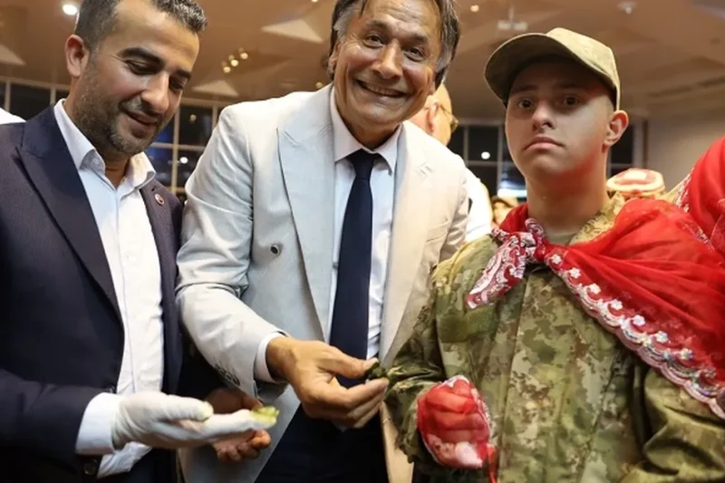 Bursa’da ‘özel askerler’ için kına eğlencesi
