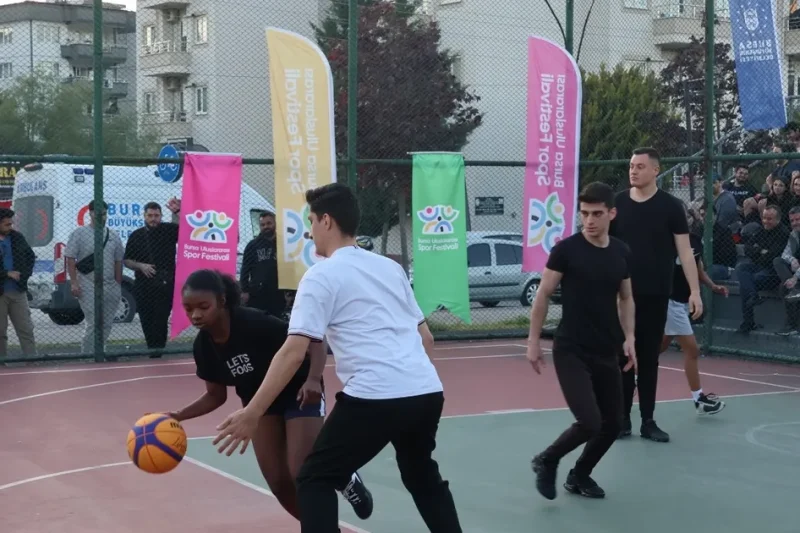 Bursa’da ‘sokak basketbolu’ heyecanı