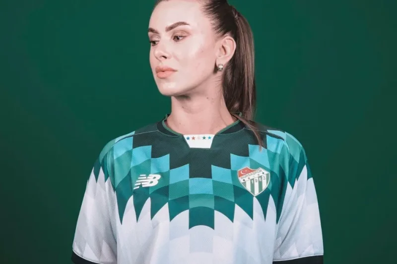 Bursaspor’un yeni sezon taraftar formaları ilgi görüyor