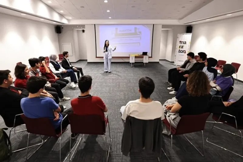 Denizli Büyükşehir ile gençler geleceğe koşuyor
