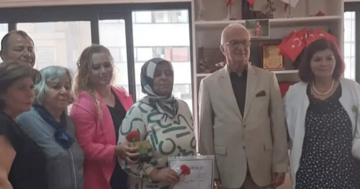 ege-karadenizli-kadinlar-selvi-polati-yilin-annesi-secti-7hWXkVYN.webp