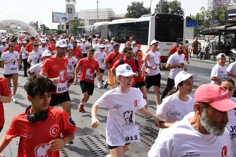 İzmir Karabağlar’da 19 Mayıs Coşkusu