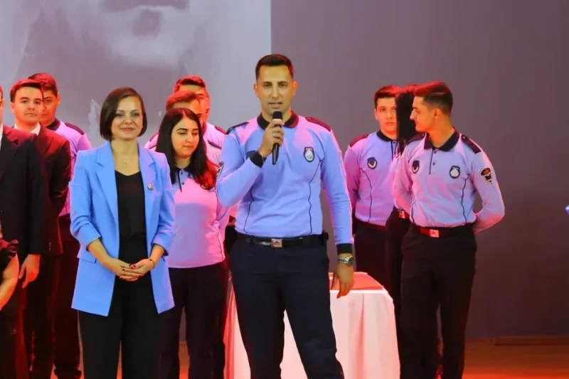 İzmir Karabağlar’da aday memurlar yemin etti