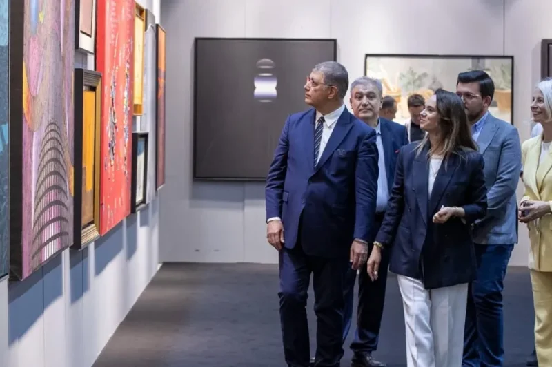 İzmir Sanat ve Antika Fuarı kapılarını açtı