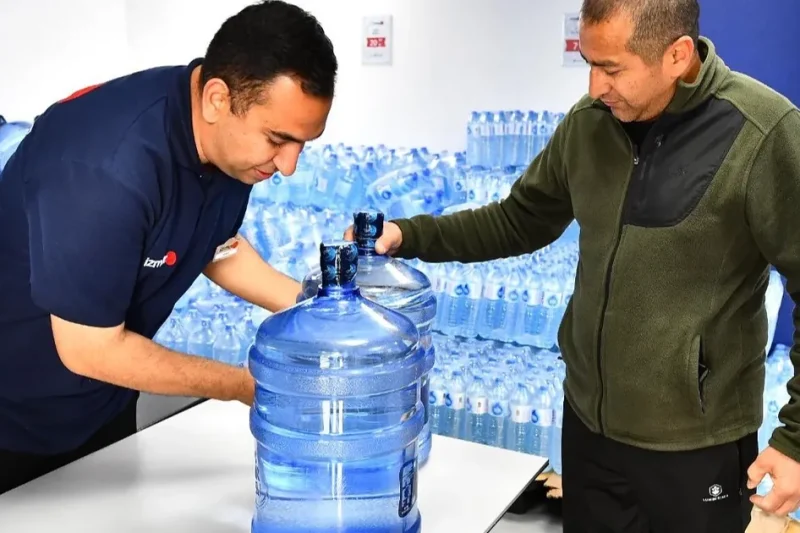 İzmirli 40 liraya sağlıklı damacana suya ulaşıyor