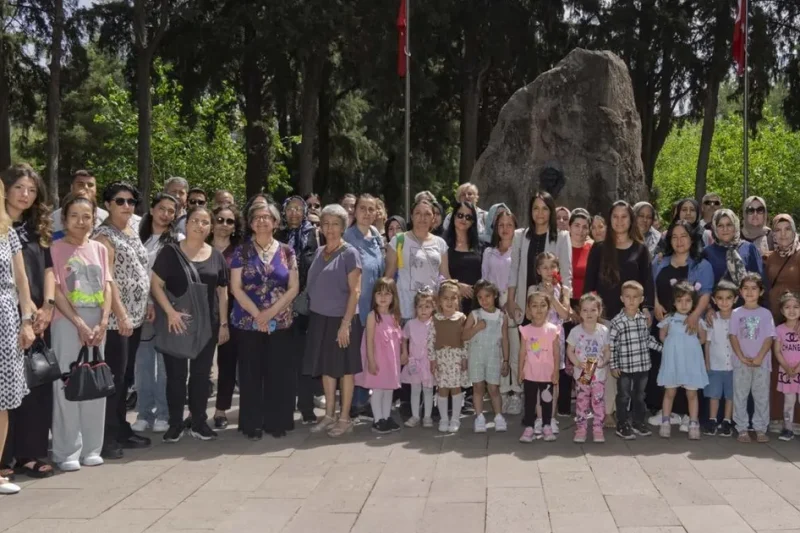 İzmirli annelere en özel kutlama