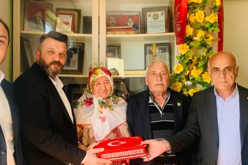 İzmit Belediyesi şehit ailelerini yalnız bırakmıyor