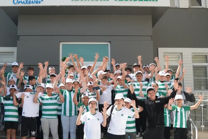 Karataylı çocuklar Konyaspor antrenmanını izledi