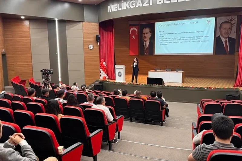 Kayseri Melikgazi’den personeline aile eğitimi