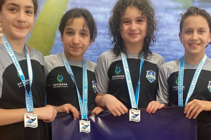 Kocaeli Çayırova’ya Türkiye yüzme şampiyonluğu geldi
