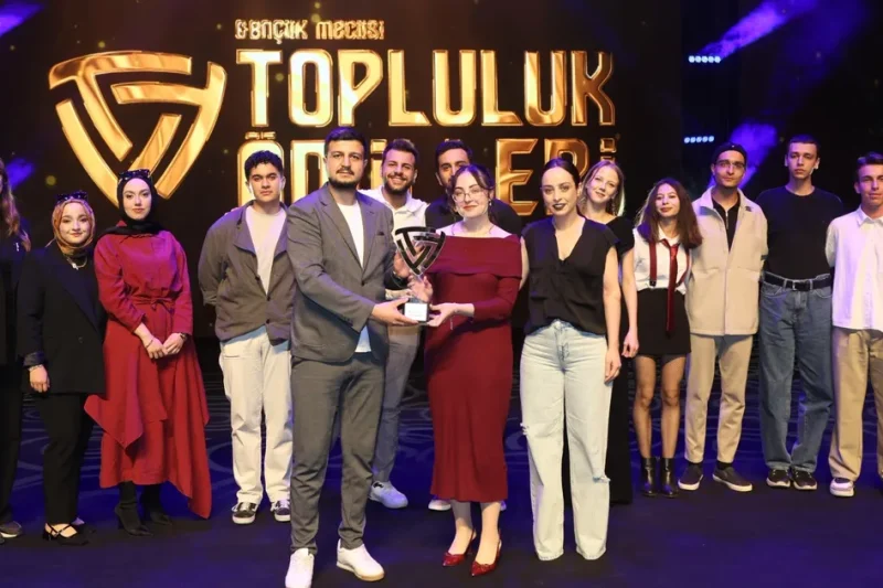 Konya Gençlik Meclisi ödüllendirdi