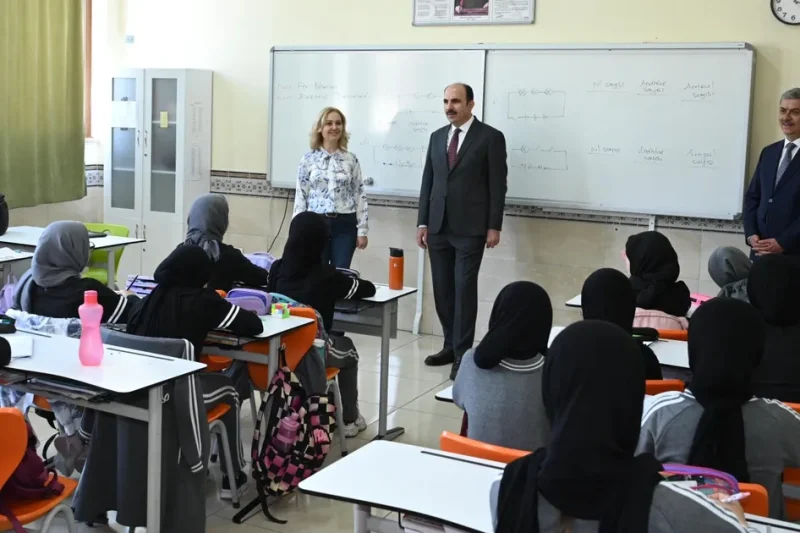 Konya’da Başkan Altay öğrencilerle buluştu