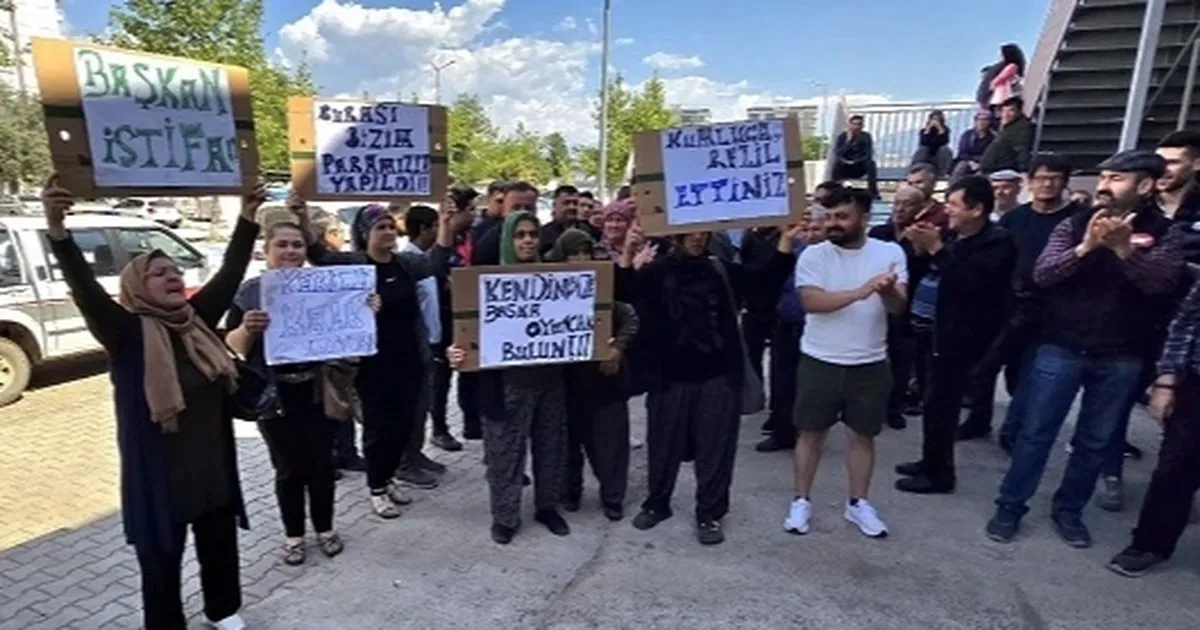 kumluca-pazaryerinde-esnaf-belediye-gerilimi-QSNvucLS.webp