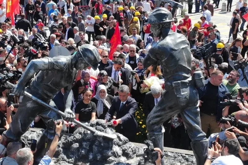 Manisa Soma’da maden şehitleri anma töreni düzenlendi