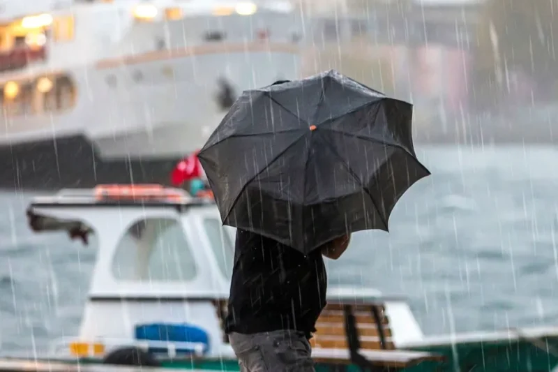 Meteoroloji’den sağanak, fırtına ve toz uyarısı