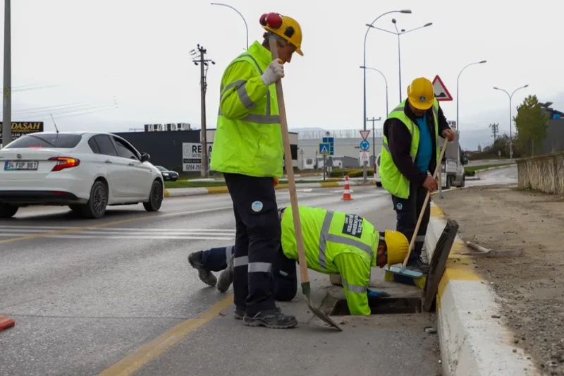 Sakarya altyapılarında yağış öncesinde hummalı temizlik