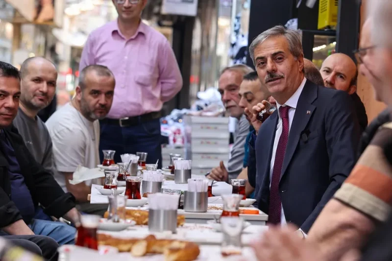 Sakarya Uzunçarşı’da Başkan Alemdar kunduracı esnafıyla buluştu