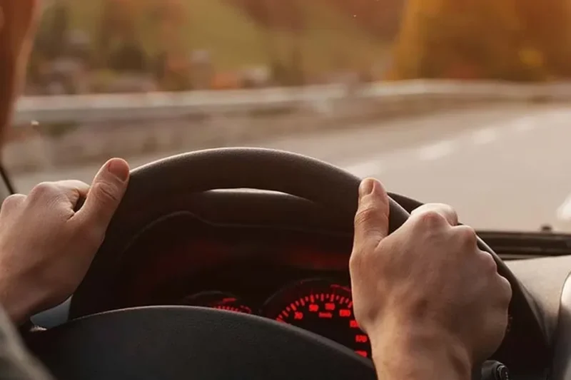 Trafikte güvenli sürüş için üç altın kural! Dikkat dağınıklığı felakete yol açıyor