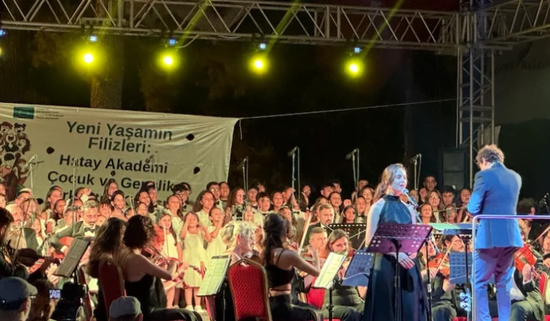 Hatay'da çocuklar ve gençler 'Yeni Yaşamın Filizleri' ile müzikle buluştu