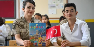 Jandarma okullarda gönüllere dokundu