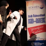 KO-MEK kursiyerlerine sahnede tam not