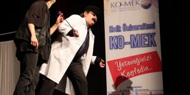 KO-MEK kursiyerlerine sahnede tam not