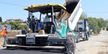 Sakarya Kaynarca’da asfalt mesaisini sürdürüyor