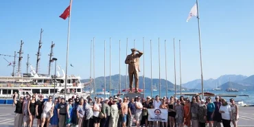 Yüzme öğrenen kadınlar Marmaris’te denizle buluştu